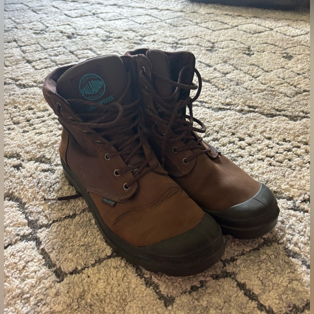 Men’s Palladium Leatherboots. 9.5